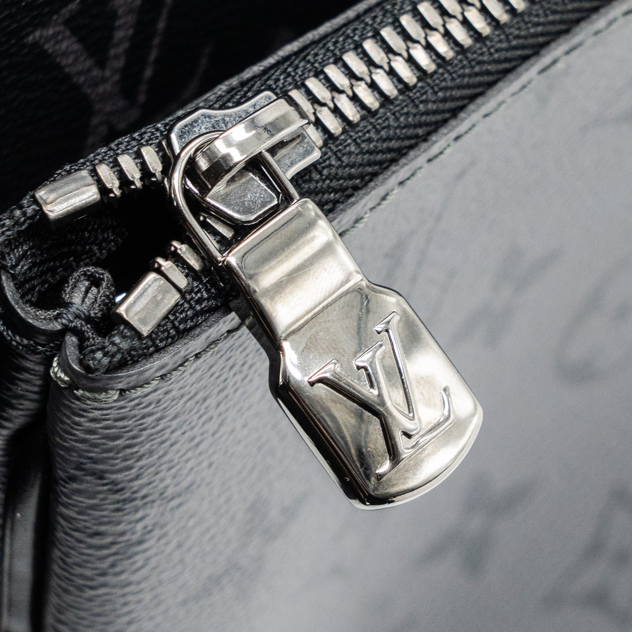 AAA Replica Louis Vuitton LV TRIO MESSENGER BAG MONOGRAM ECLIPSE SHW