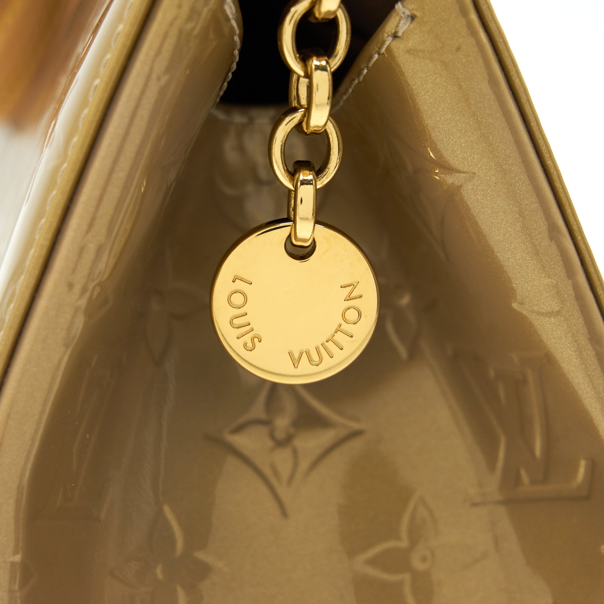 AAA Replica Louis Vuitton LV VERNIS BREA MM BEIGE POUDRE