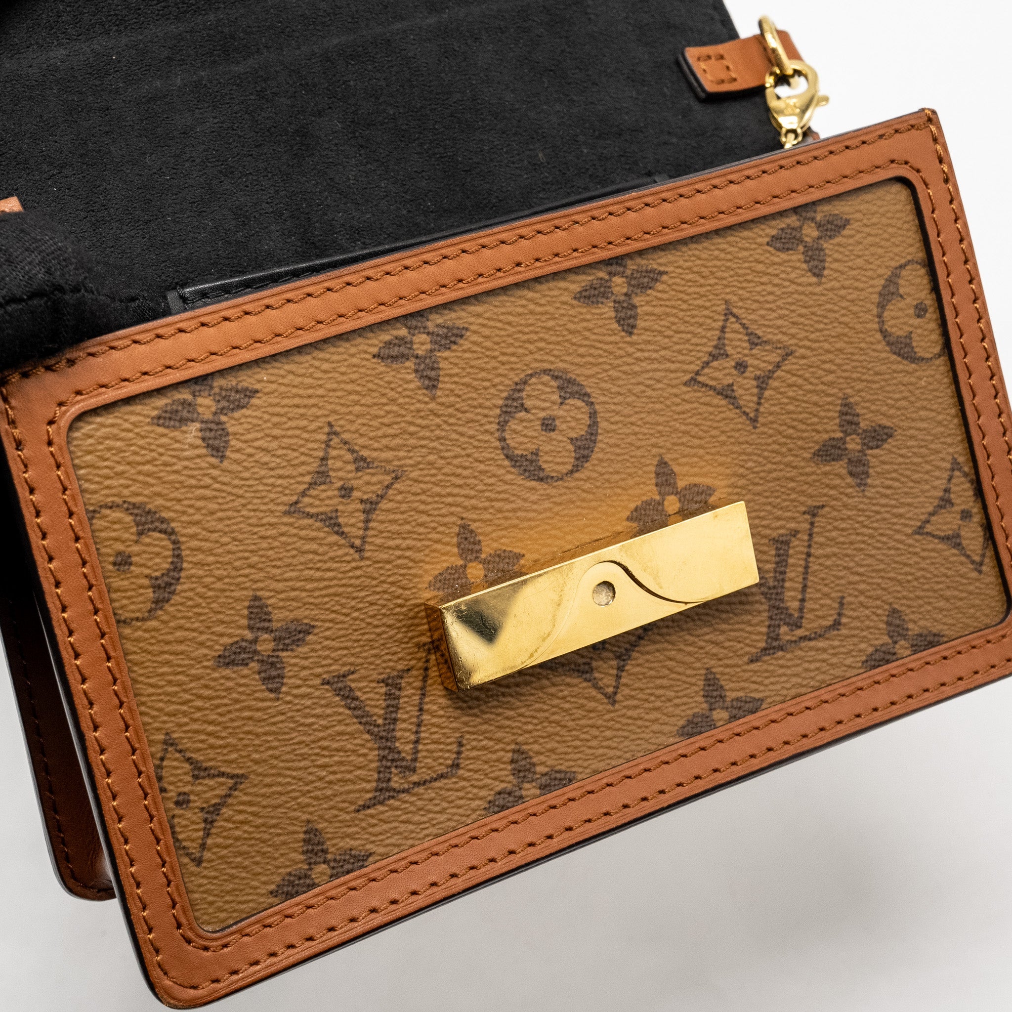AAA Replica Louis Vuitton LV DAUPHINE CHAIN WALLET MONOGRAM REVERSE CANVAS GHW