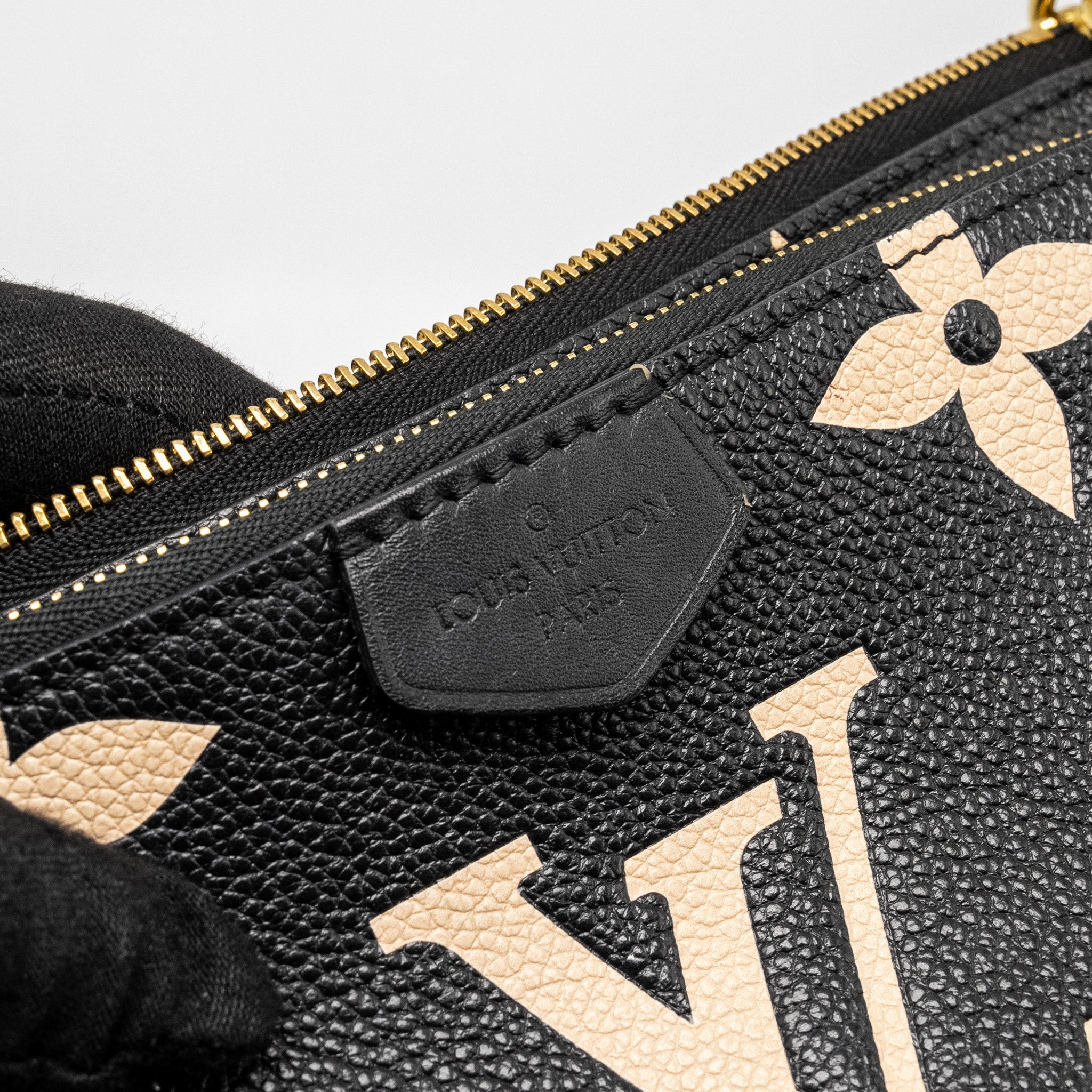 AAA Replica Louis Vuitton LV MULTI POCHETTE ACCESSORIES BICOLOUR MONOGRAM EMPREINTE GHW